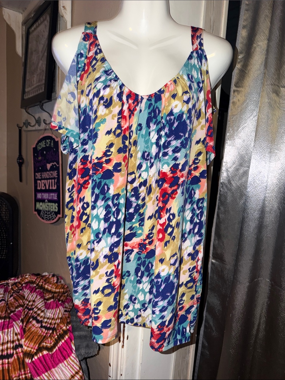Women's Multicolor leopard print (?) Cold-Shoulder Tank Top size Large ex cond